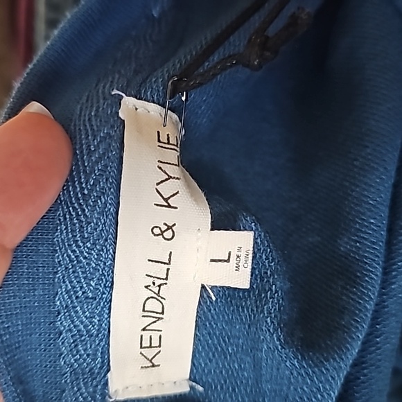 Nwt LG Kendall and Kylie crop sweater - Picture 5 of 5